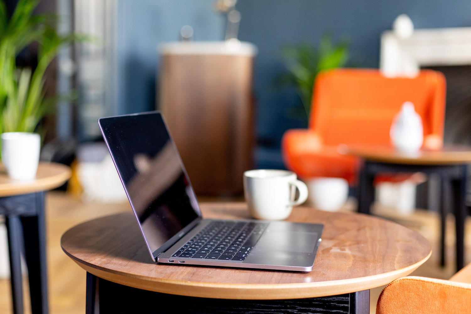 Relaxed area in office 